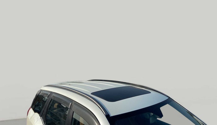 2018 Mahindra XUV500 W11, Diesel, Manual, 1,02,006 km, Roof