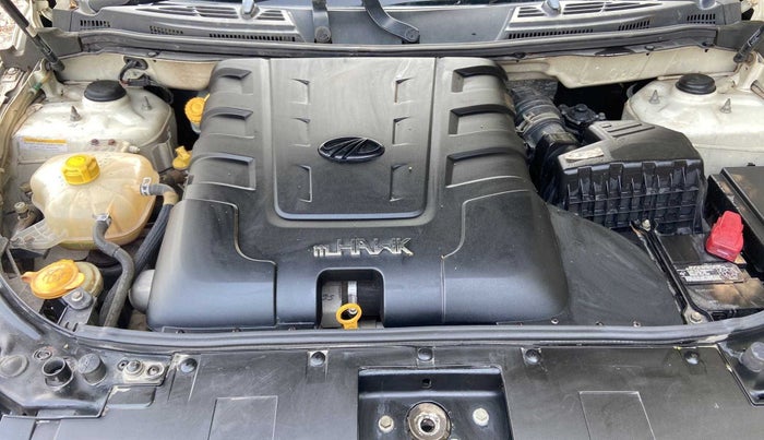 2018 Mahindra XUV500 W11, Diesel, Manual, 1,02,006 km, Open Bonet