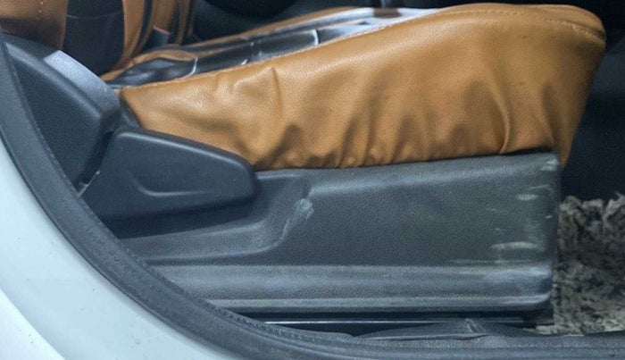 2018 Renault Kwid RXT 1.0 (O), Petrol, Manual, 52,226 km, Driver Side Adjustment Panel