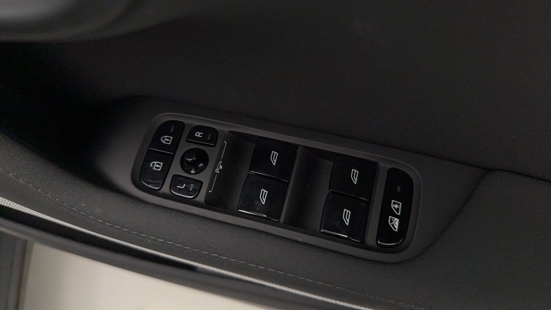 2022 Polestar 2 Long Range Dual Motor 78kwh, Automatic, 73613 km, Drivers Side Door Panel Controls