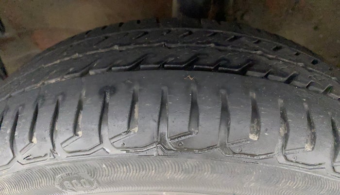2014 Maruti Wagon R Stingray VXI, Petrol, Manual, 41,131 km, Left Front Tyre Tread
