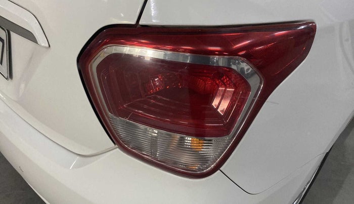 2015 Hyundai Xcent S (O) 1.2, Petrol, Manual, 53,795 km, Right tail light - Minor damage