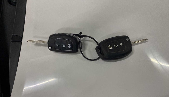 2015 Hyundai Xcent S (O) 1.2, Petrol, Manual, 53,795 km, Key Close Up