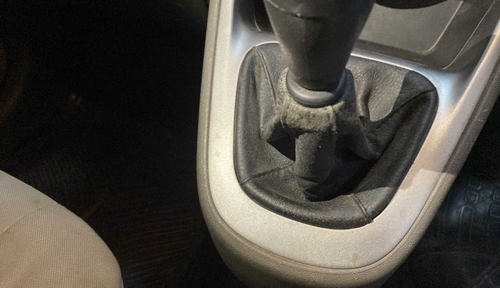 2015 Hyundai i10 MAGNA 1.1, Petrol, Manual, 45,868 km, Gear lever - Boot cover slightly torn