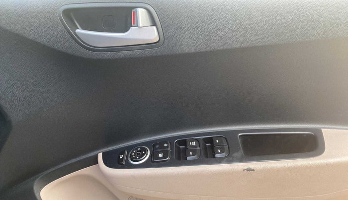 2018 Hyundai Grand i10 SPORTZ 1.2 KAPPA VTVT, Petrol, Manual, 33,773 km, Driver Side Door Panels Control