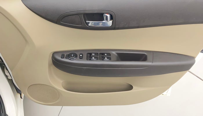2013 Hyundai i20 ASTA 1.2, Petrol, Manual, 97,669 km, Driver Side Door Panels Control