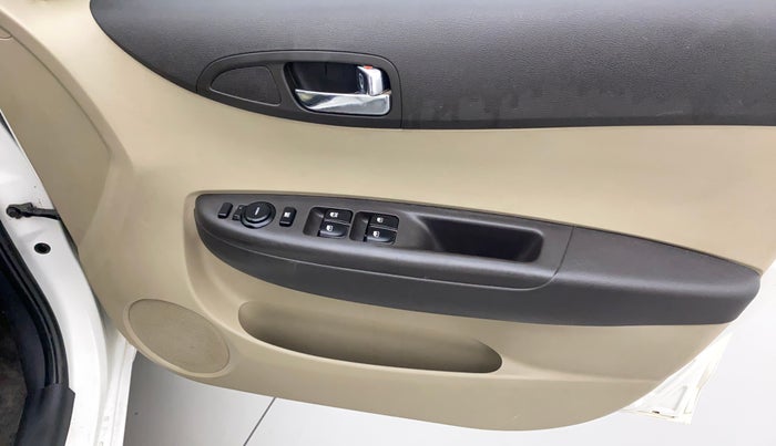2013 Hyundai i20 ASTA 1.2, Petrol, Manual, 97,669 km, Right front window switch / handle - Minor damage