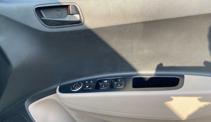 2019 Hyundai Xcent S 1.2, Petrol, Manual, 83,882 km, Driver Side Door Panels Control