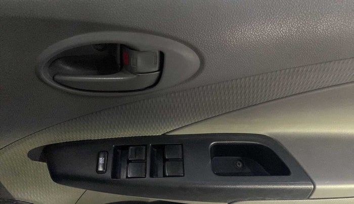 2011 Toyota Etios Liva G, Petrol, Manual, 64,980 km, Driver Side Door Panels Control