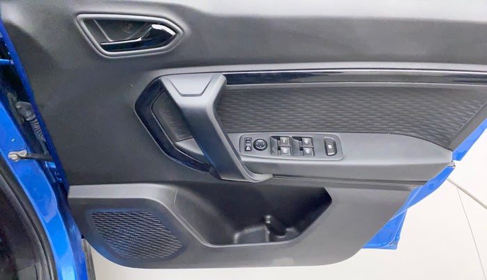 2022 Renault Kiger RXZ TURBO MT, Petrol, Manual, 17,878 km, Driver Side Door Panels Control