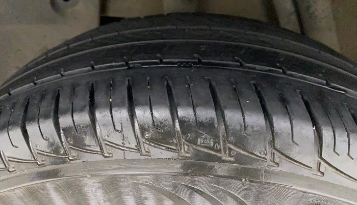 2013 Nissan Terrano XL D PLUS, Diesel, Manual, 73,522 km, Right Rear Tyre Tread