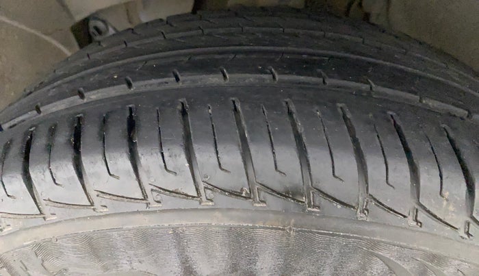 2013 Nissan Terrano XL D PLUS, Diesel, Manual, 73,522 km, Left Front Tyre Tread