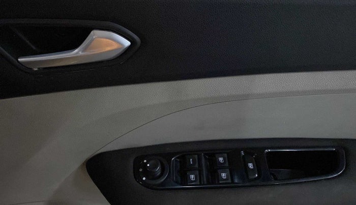 2020 Renault TRIBER RXZ, Petrol, Manual, 58,761 km, Driver Side Door Panels Control