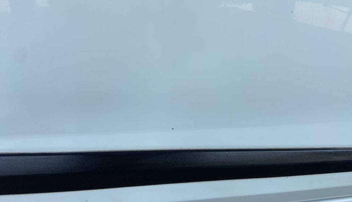 2017 Hyundai Elite i20 ASTA 1.2 (O), Petrol, Manual, 42,347 km, Driver-side door - Slightly dented