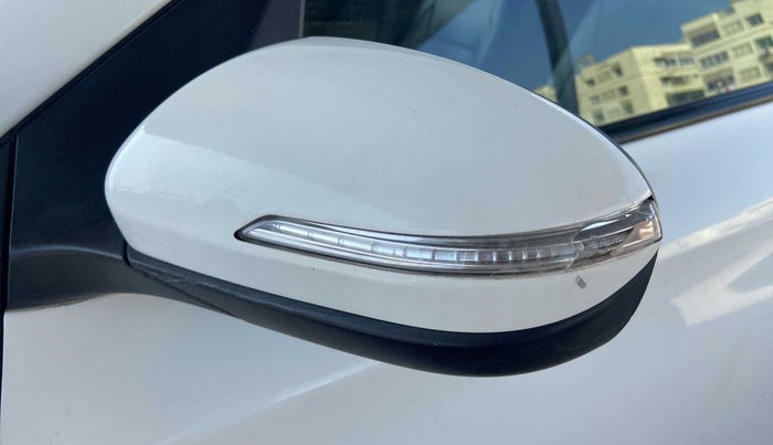 2017 Hyundai Elite i20 ASTA 1.2 (O), Petrol, Manual, 42,347 km, Left rear-view mirror - Indicator light has minor damage