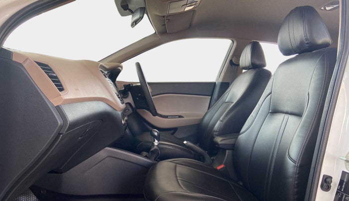 2017 Hyundai Elite i20 ASTA 1.2 (O), Petrol, Manual, 42,347 km, Right Side Front Door Cabin