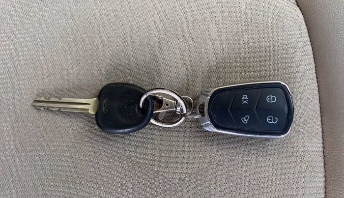 2014 Hyundai i10 MAGNA 1.1, Petrol, Manual, 80,965 km, Key Close Up