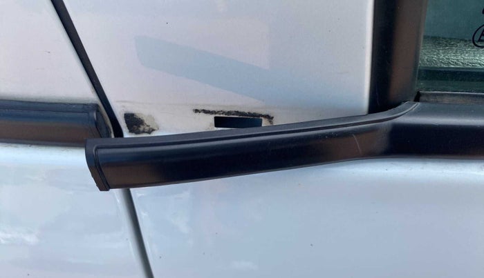 2022 Maruti IGNIS SIGMA 1.2, Petrol, Manual, 12,960 km, Driver-side door - Weather strip has minor damage