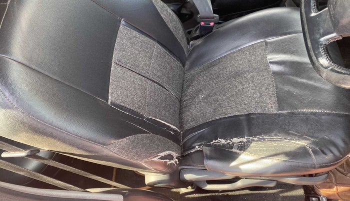 2015 Toyota Etios CROSS 1.4 VD, Diesel, Manual, 81,882 km, Driver seat - Cover slightly torn