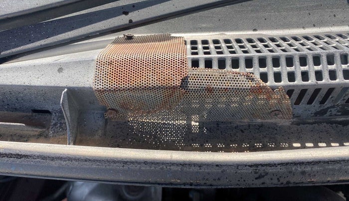 2015 Toyota Etios CROSS 1.4 VD, Diesel, Manual, 81,882 km, Bonnet (hood) - Cowl vent panel has minor damage
