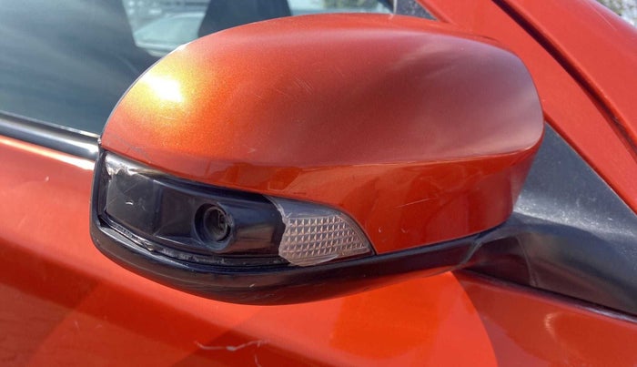 2015 Toyota Etios CROSS 1.4 VD, Diesel, Manual, 81,882 km, Right rear-view mirror - Indicator light has minor damage