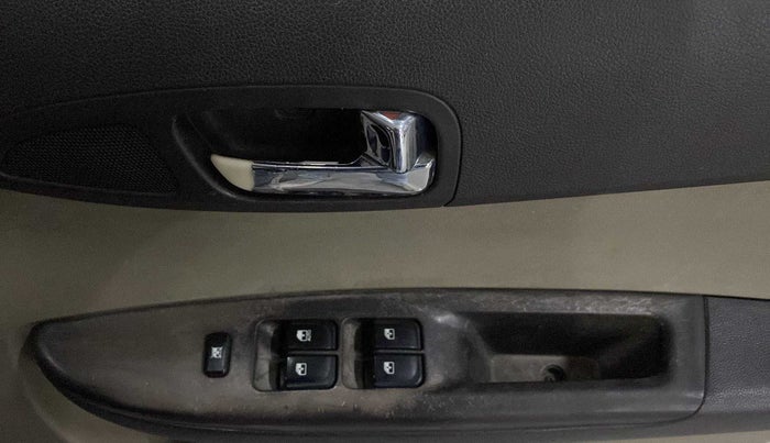 2011 Hyundai i20 MAGNA (O) 1.2, Petrol, Manual, 58,256 km, Driver Side Door Panels Control