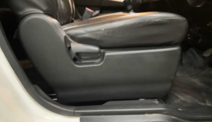 2015 Maruti Wagon R 1.0 LXI, CNG, Manual, 1,14,812 km, Driver Side Adjustment Panel