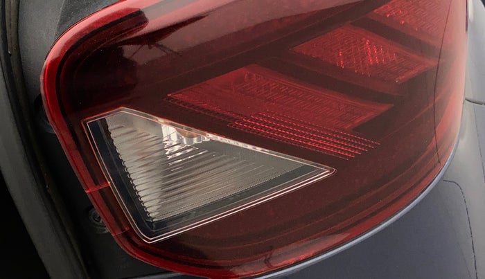 2019 Hyundai VENUE SX PLUS 1.0 TURBO DCT, Petrol, Automatic, 97,443 km, Right tail light - Minor damage