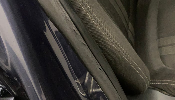 2019 Hyundai VENUE SX PLUS 1.0 TURBO DCT, Petrol, Automatic, 97,443 km, Driver-side door - Beading has minor damage
