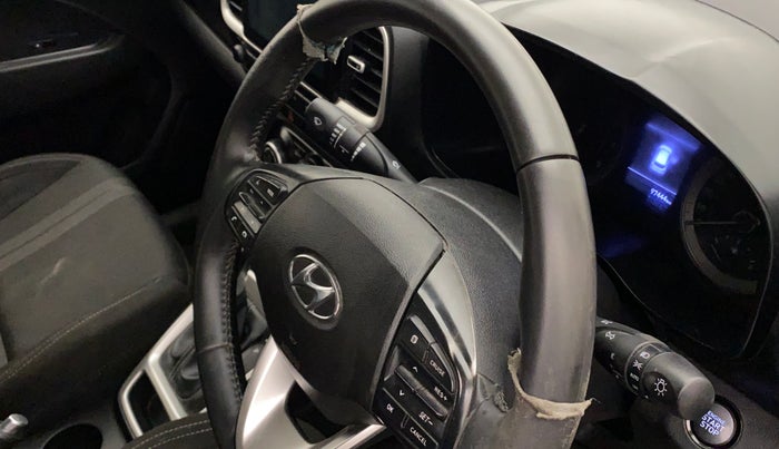 2019 Hyundai VENUE SX PLUS 1.0 TURBO DCT, Petrol, Automatic, 97,443 km, Steering wheel - Steering cover is minor torn