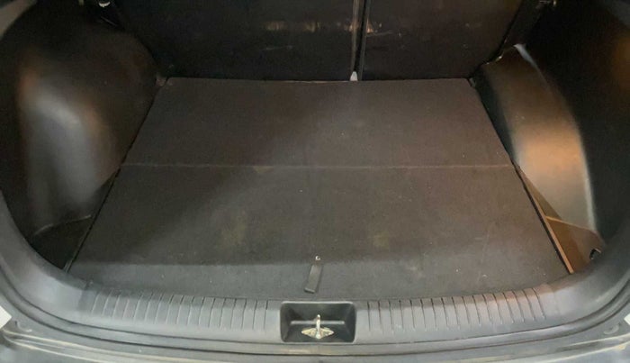 2019 Hyundai Creta SX AT 1.6 PETROL, Petrol, Automatic, 24,827 km, Dicky (Boot door) - Tool missing