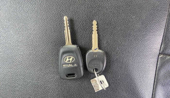 2017 Hyundai Grand i10 MAGNA 1.2 KAPPA VTVT, Petrol, Manual, 42,179 km, Key Close Up