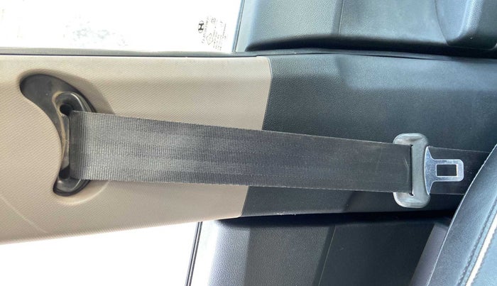 2017 Hyundai Creta SX PLUS AT 1.6 DIESEL, Diesel, Automatic, 94,912 km, Front left seat (passenger seat) - Seat belt slightly torn