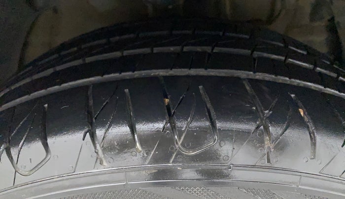 2019 Mahindra XUV300 W8 1.5 DIESEL, Diesel, Manual, 72,213 km, Right Front Tyre Tread