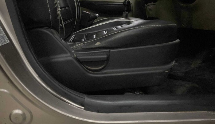 2012 Hyundai i20 MAGNA (O) 1.2, CNG, Manual, 84,019 km, Driver Side Adjustment Panel