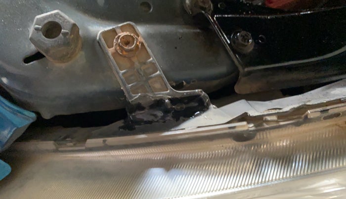 2014 Maruti Swift Dzire ZDI, Diesel, Manual, 11,144 km, Left headlight - Clamp has minor damage