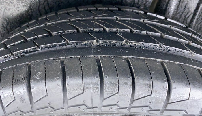 2015 Maruti S Cross SIGMA 1.3, Diesel, Manual, 83,594 km, Left Rear Tyre Tread