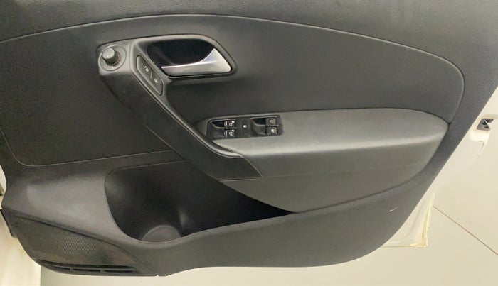 2015 Volkswagen Polo COMFORTLINE 1.2L, Petrol, Manual, 88,068 km, Driver Side Door Panels Control