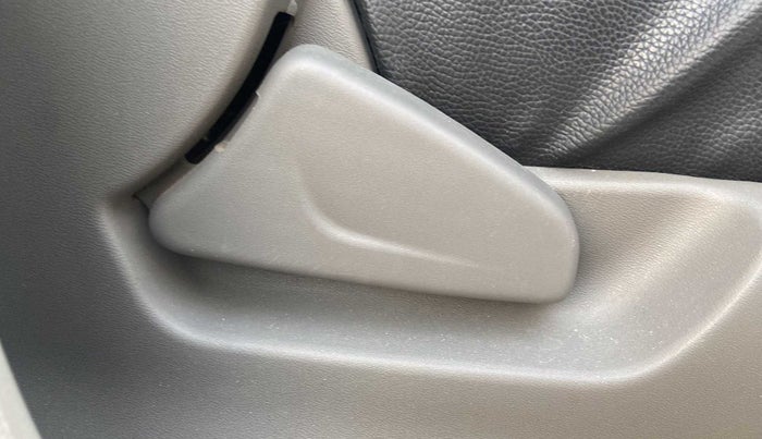 2017 Datsun Redi Go T (O), Petrol, Manual, 47,403 km, Driver Side Adjustment Panel