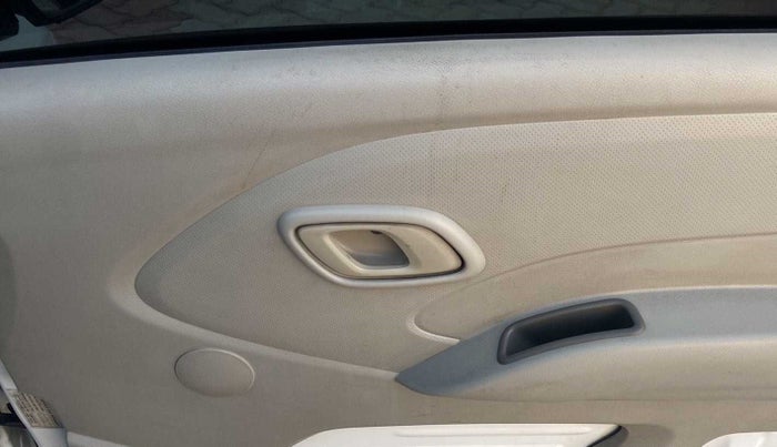 2017 Datsun Redi Go T (O), Petrol, Manual, 47,403 km, Driver Side Door Panels Control