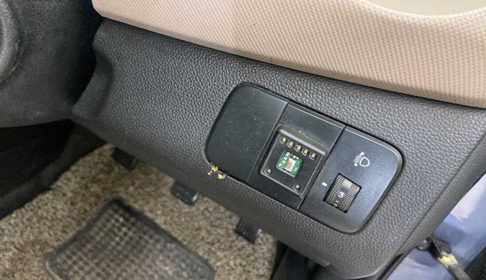 2017 Hyundai Xcent SX 1.2, CNG, Manual, 69,702 km, Dashboard - CNG switch has minor damage