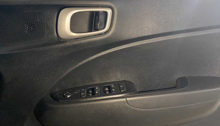 2020 Hyundai VENUE S 1.2, Petrol, Manual, 14,291 km, Driver Side Door Panels Control