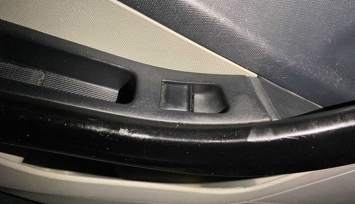 2018 Tata NEXON XM PETROL, CNG, Manual, 71,403 km, Left rear window switch / handle - Minor damage