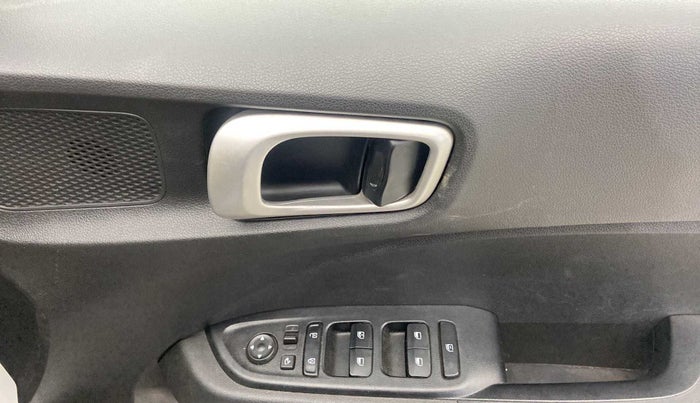 2020 Hyundai VENUE SX 1.0 TURBO, Petrol, Manual, 24,972 km, Driver Side Door Panels Control
