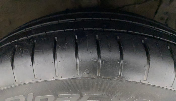 2018 Maruti Ciaz SIGMA 1.5 SHVS MT  PETROL, Petrol, Manual, 73,758 km, Right Front Tyre Tread