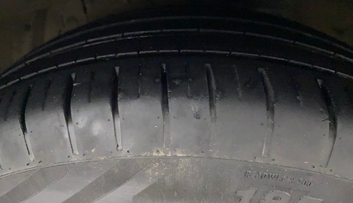 2018 Maruti Ciaz SIGMA 1.5 SHVS MT  PETROL, Petrol, Manual, 73,758 km, Left Front Tyre Tread