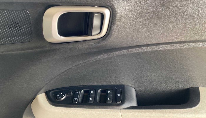 2022 Hyundai VENUE S PLUS 1.5 CRDI, Diesel, Manual, 10,451 km, Driver Side Door Panels Control