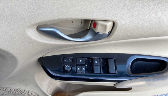 2018 Toyota YARIS V MT, Petrol, Manual, 63,358 km, Driver Side Door Panels Control