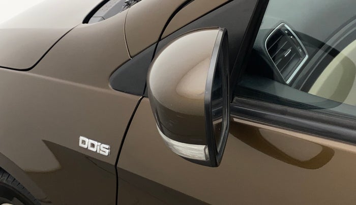 2016 Maruti Ciaz ZDI SHVS, Diesel, Manual, 71,483 km, Left rear-view mirror - Mirror motor not working