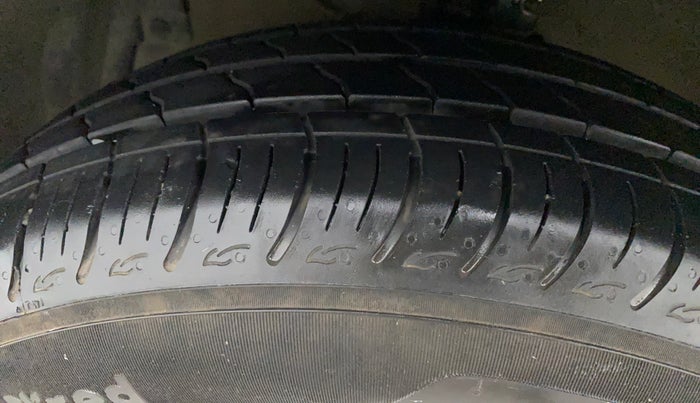 2016 Maruti Ciaz ZDI SHVS, Diesel, Manual, 71,374 km, Left Front Tyre Tread